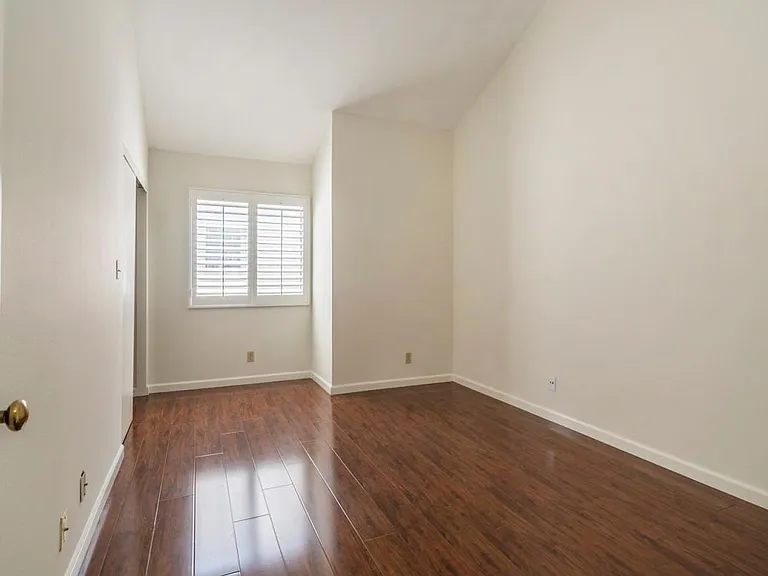 545 South St #4 — Photo 4
