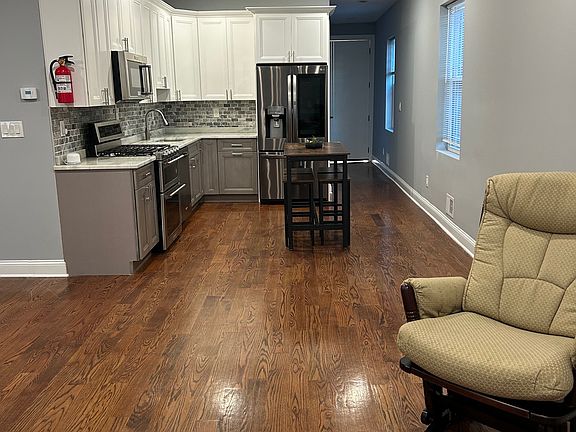 5th image of 578-580 Belgrove Dr