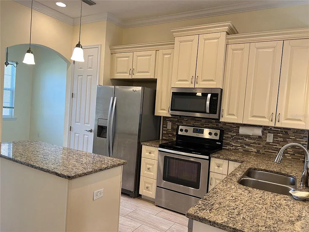 3 bed, 2.0 bath, 1618 sqft, $2,875 — Photo 3
