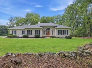 29 Tamarack Rd, Belvidere, NJ 07823