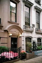 Rented by R New York