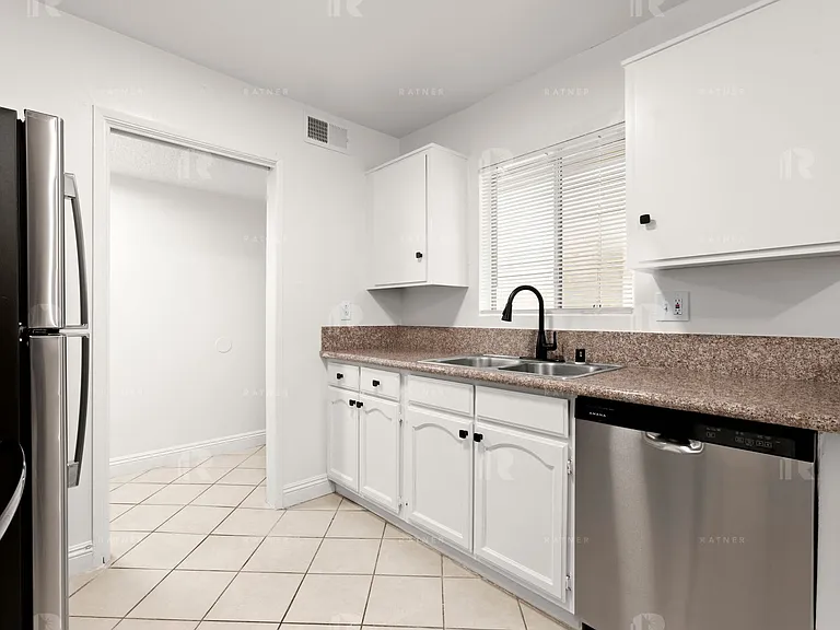 (El/Ti/Yo:B) 5139 White Oak Avenue — Photo 7