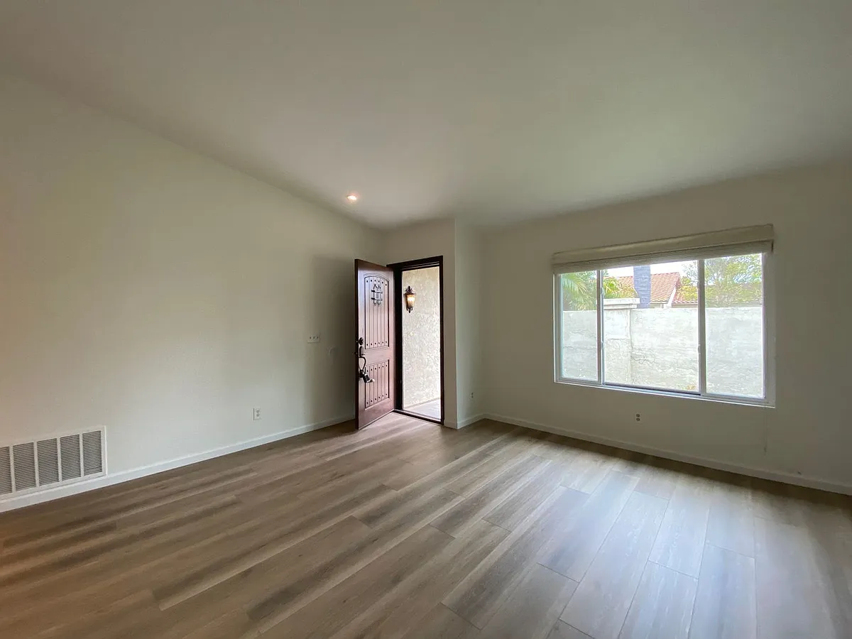 Building Photo - 270 Manzanita Dr