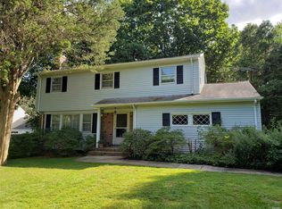 255 Beverly Rd, South Huntington, NY 11746