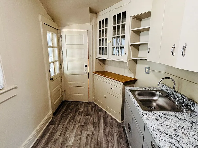 551 Park Pl — Photo 7