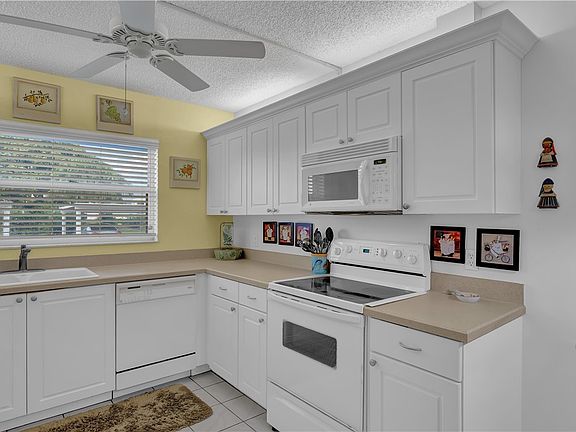 4th image of 367 Grove Isle Cir #367