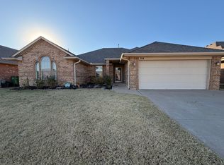 704 Morningside Dr, Yukon, OK 73099