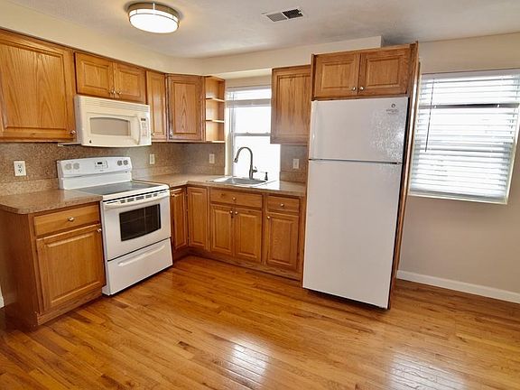 3rd image of 877-879 Washington St #3A