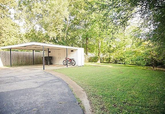 2nd image of 3600 Golf St
