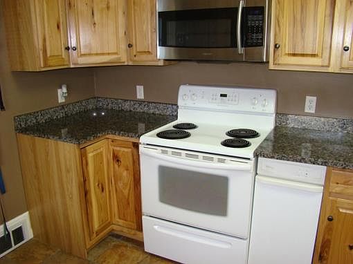 4th image of 880 N 10th St