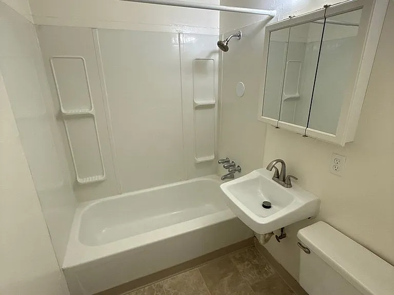 528 SW Levens St #2 — Photo 16