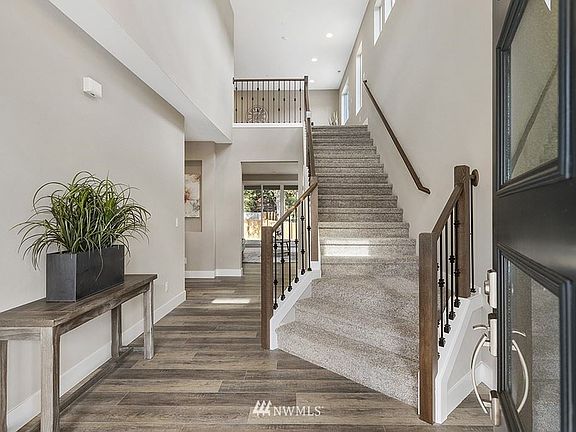 3rd image of 517 20th Avenue Ct SW