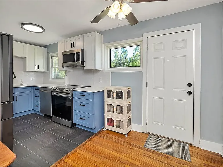 724 Lee St — Photo 11