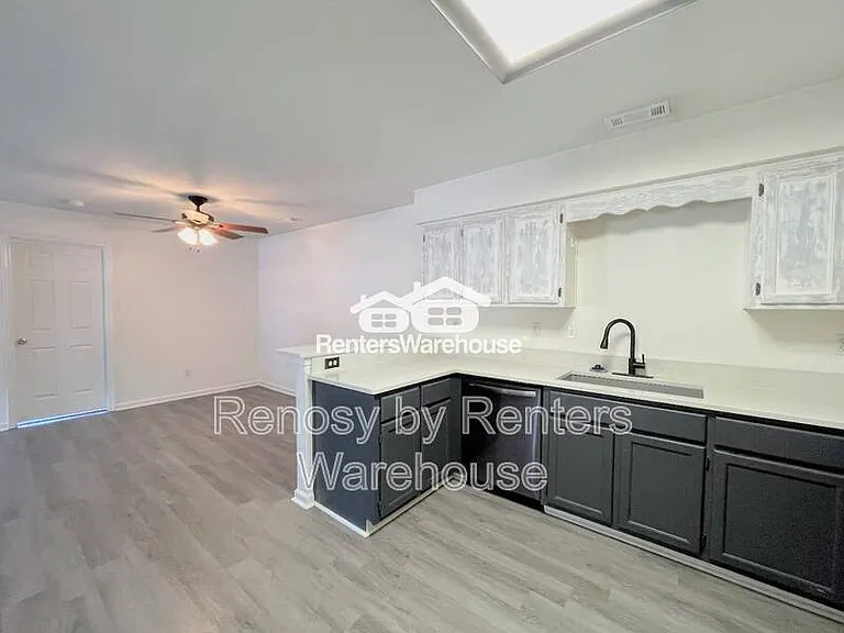 2801 Leeds Ct — Photo 8