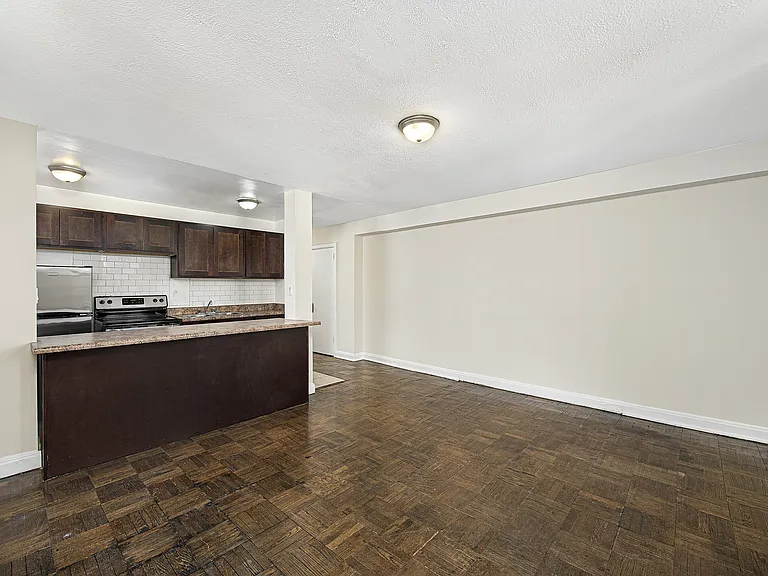 64 Saint Clair Ave W — Photo 8