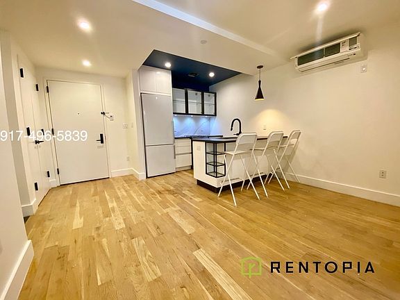2nd image of 10 Lexington Ave #1LL