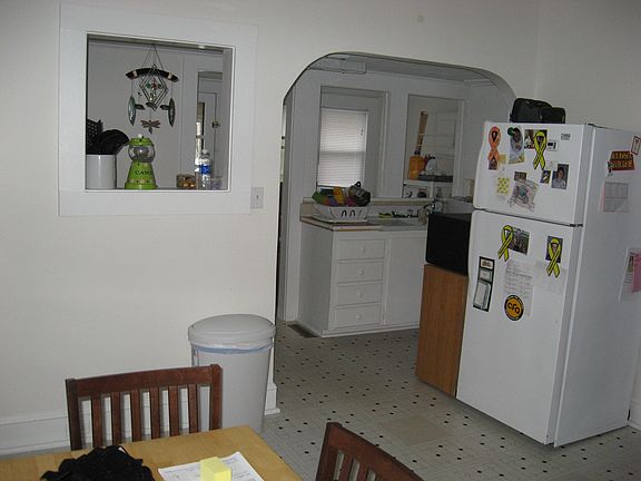5th image of 218 Sharpe Ave