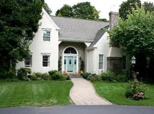 4 Surrey Ln, Wellesley, MA 02481