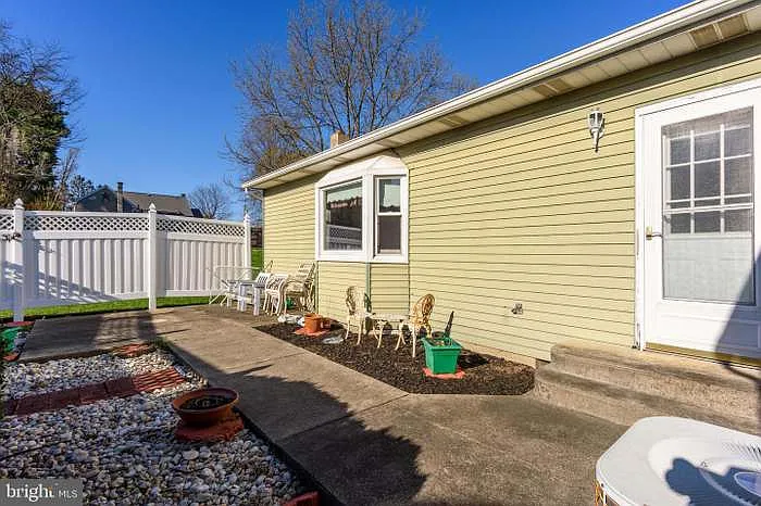 Building Photo - 6108 Blue Grass Ave