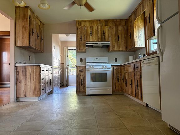 5th image of 42 Genessee St