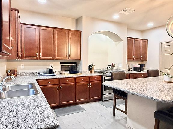 5th image of 5878 Iris Vineyards Ave