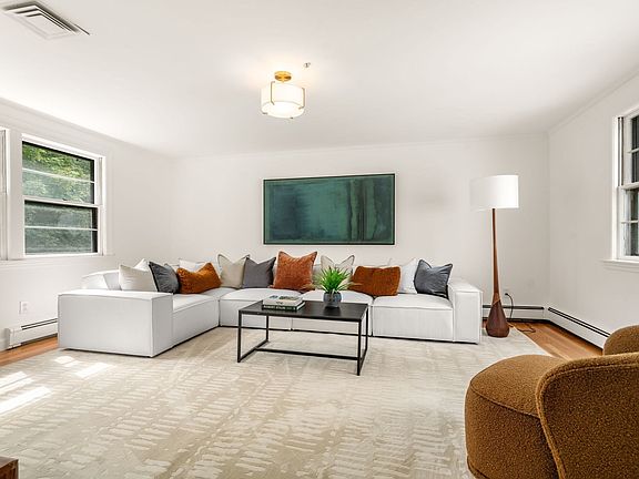 5th image of 43 Meredith Cir