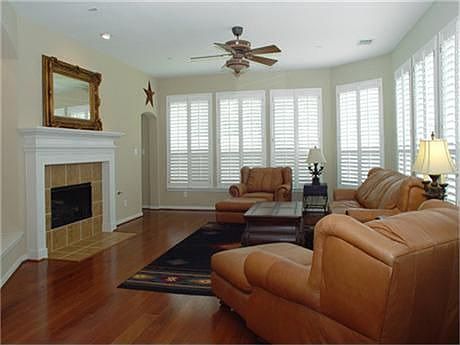 4th image of 901 High Willow Dr