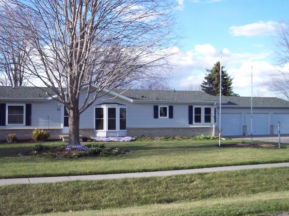 21 Maple Dr, Kearney, NE 68845