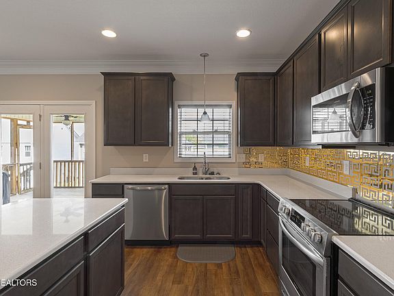 3rd image of 3013 Dominion Dr