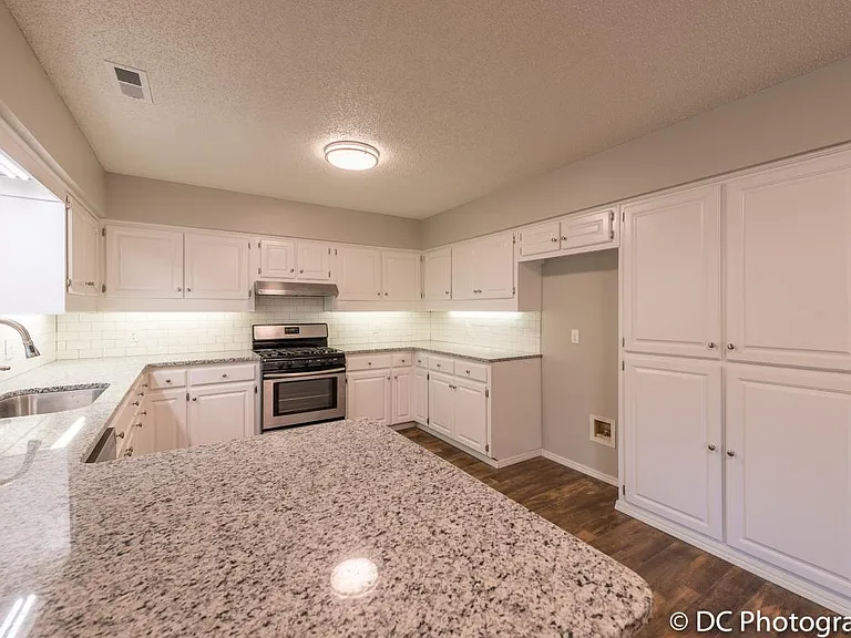 1704 SW D St — Photo 7
