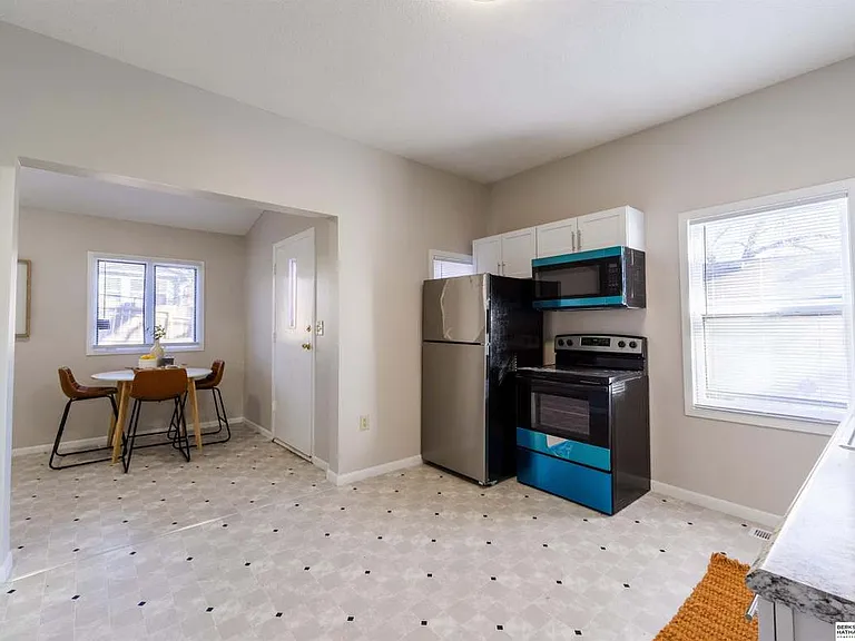 4266 Maple St — Photo 11