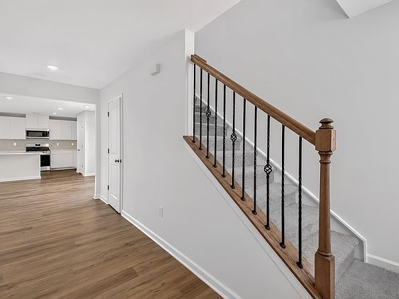4th image of 420 Sunny Falls Dr