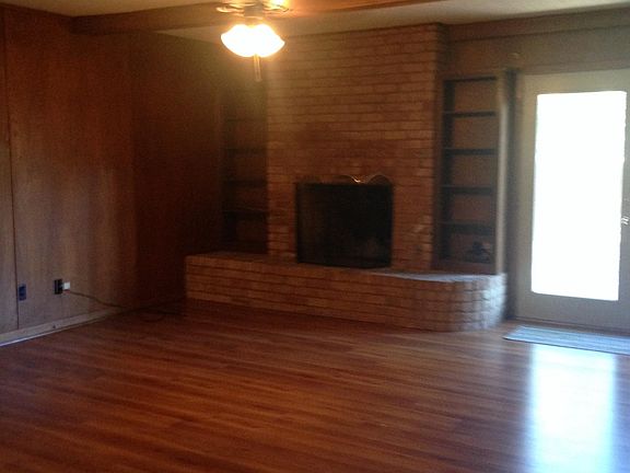 3rd image of 513 Sheffield Dr