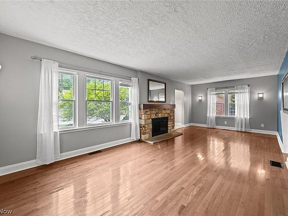 5th image of 1591 Maywood Rd