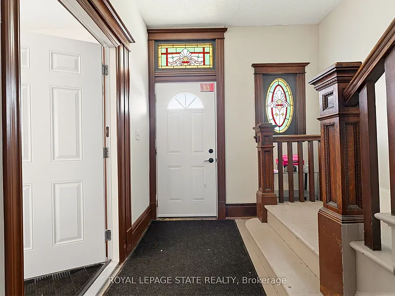 25 Strathcona Ave S #1 — Photo 4