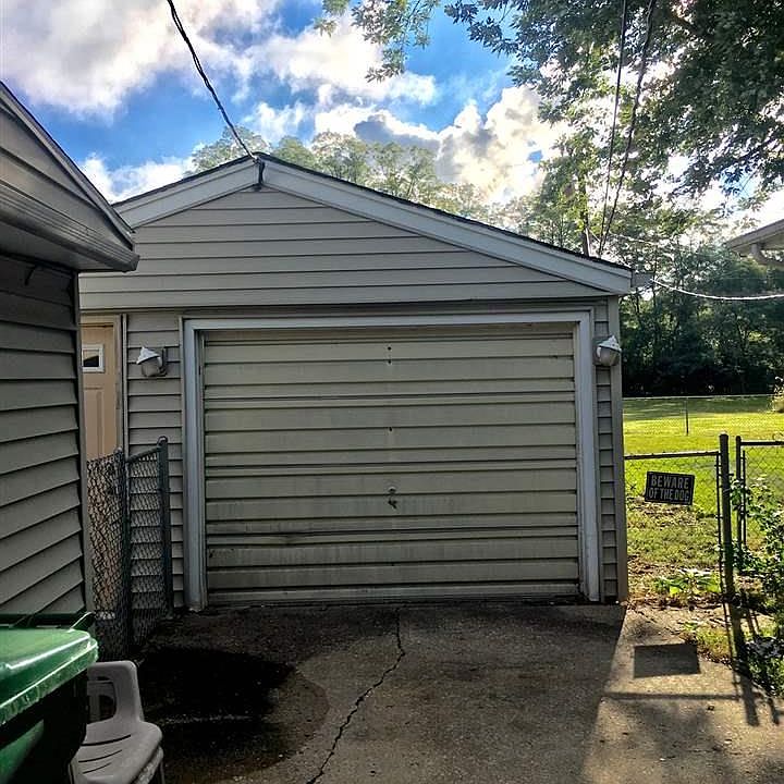 2nd image of 3424 Moorgate Dr