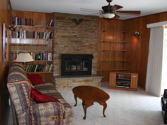 Family Room w/Fireplace