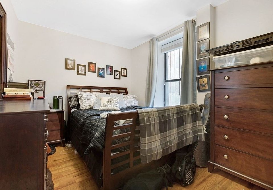 1st image of 310 W 95th St APT 1F