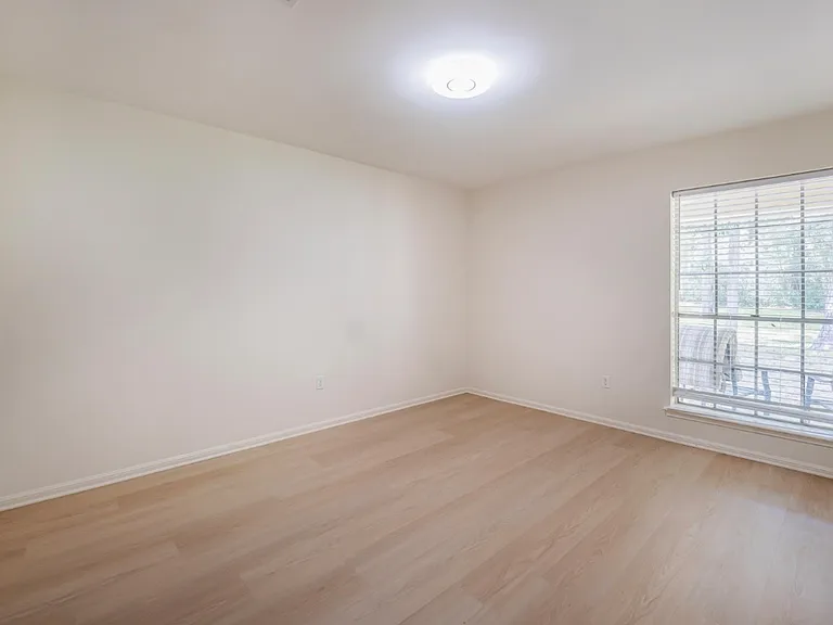 635 Chapel Hill Dr — Photo 4