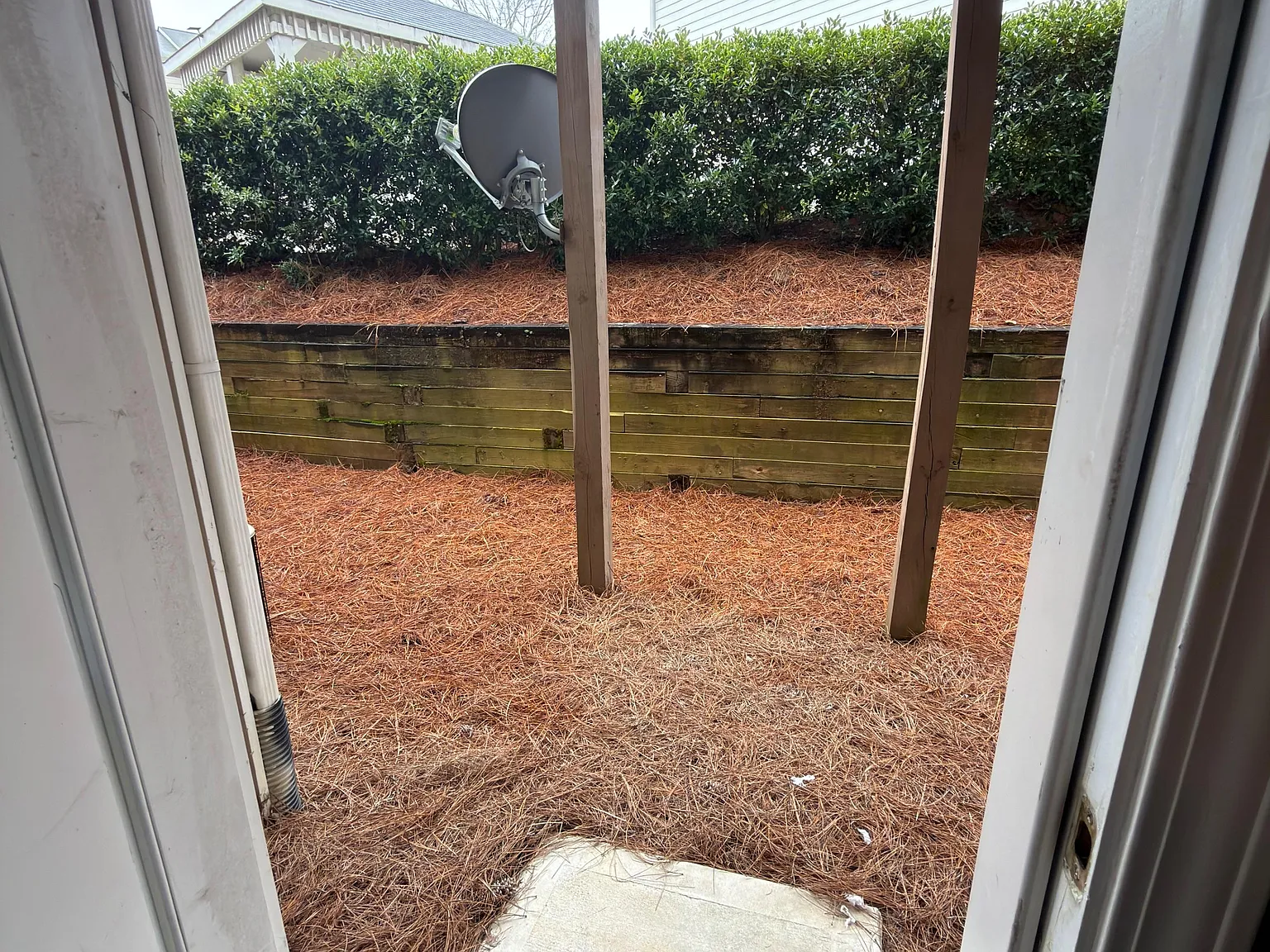 3 bed, 1.0 bath, 1800 sqft, $3,183 — Photo 2