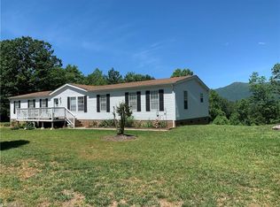 109 Mallard Pond Ln, Mount Airy, NC 27030