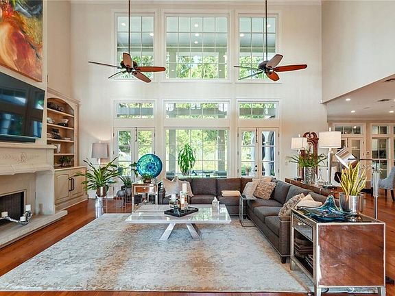 5th image of 400 Pencarrow Cir