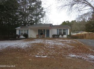 807 N Sycamore St, Aberdeen, NC 28315