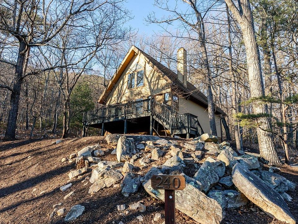 1st image of 240 Congers Ln