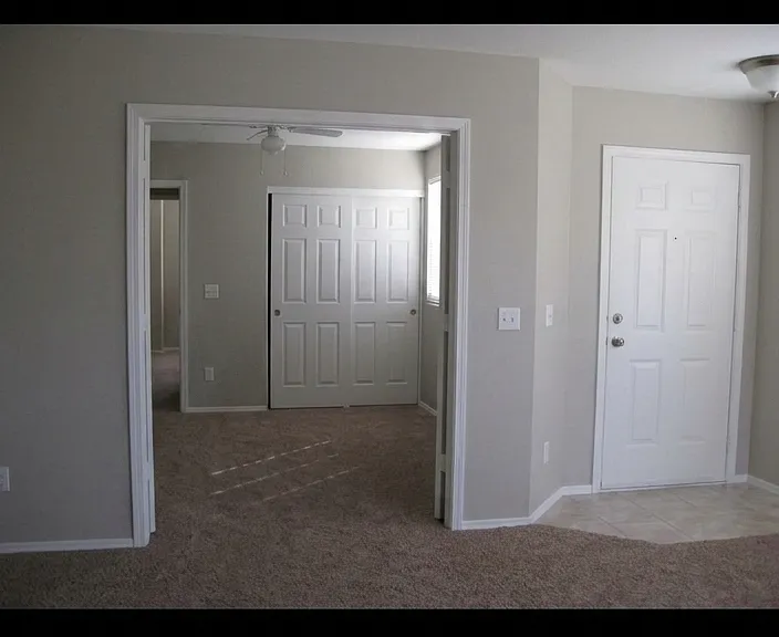 2376 W Silver Creek Ln — Photo 3