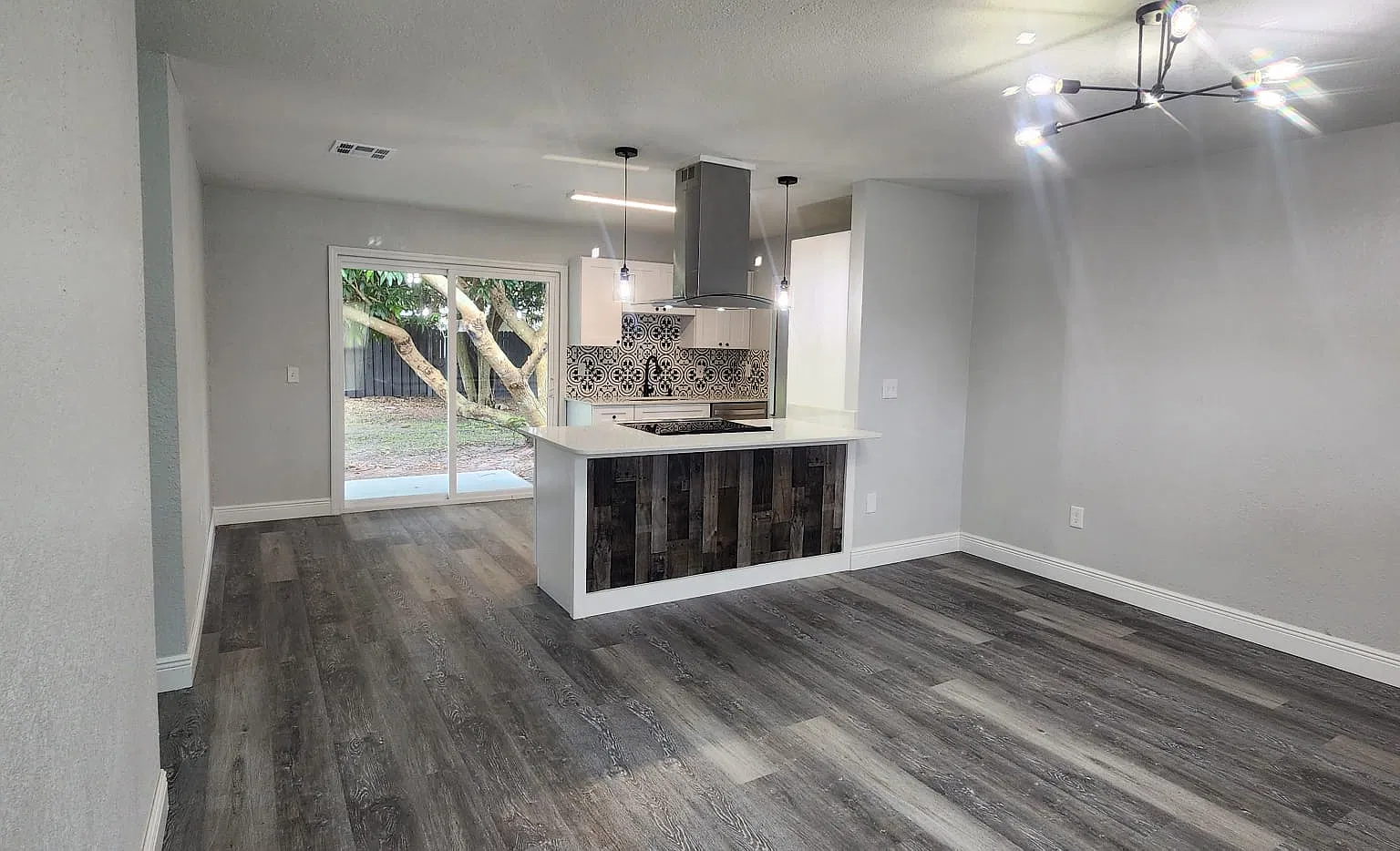 950 Tope St — Photo 4