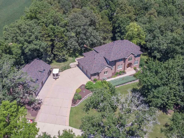3285 W Forest Rd, Freeport, IL 61032