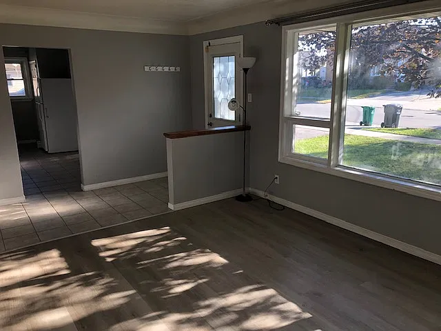 3 bed, 1100 sqft, $2,300 — Photo 3