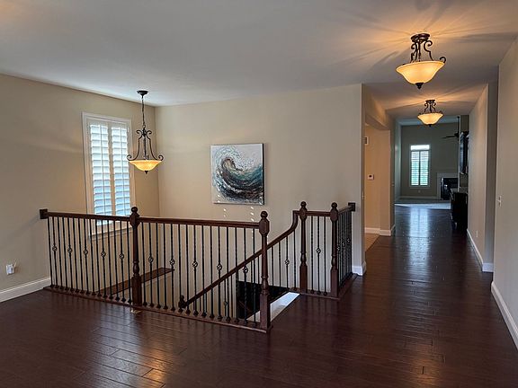 3rd image of 36 Sag Harbor Ct