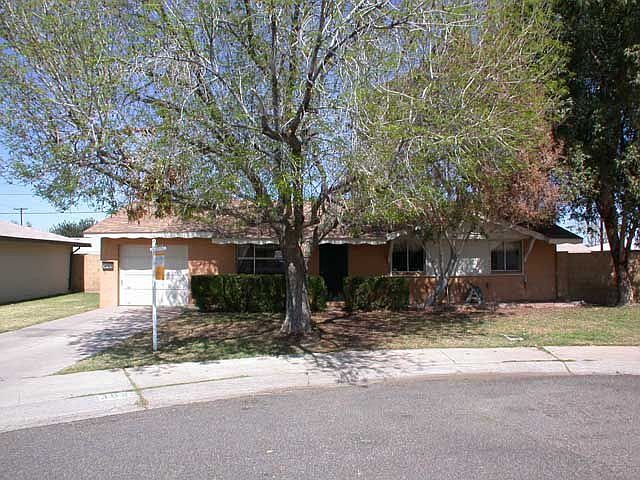 Shaded Front on Culdesac Lot